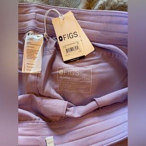 NEW WITH TAGS Lavender Figs scrub pants